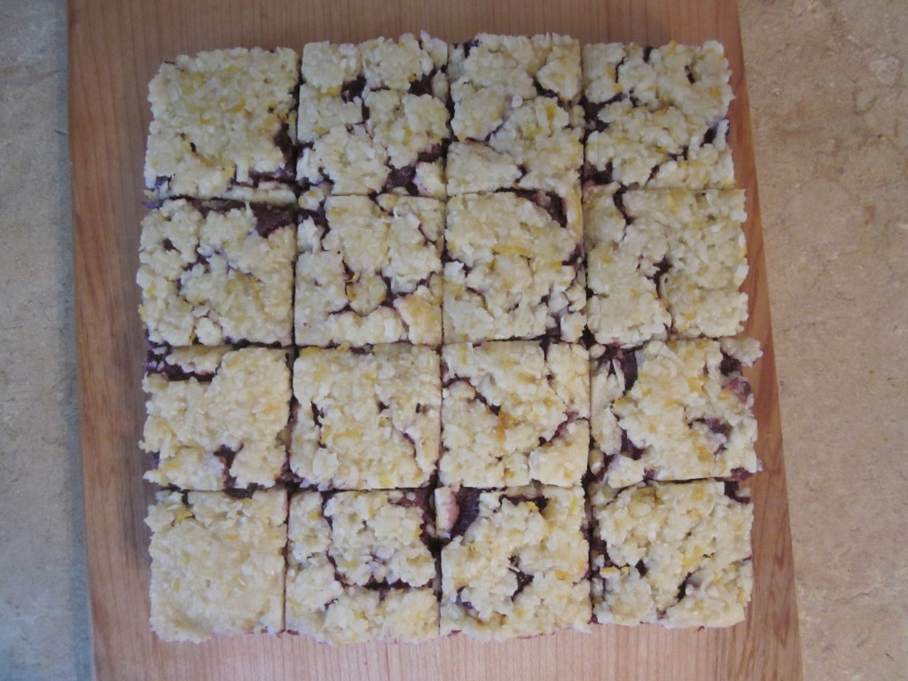 Lemon Blueberry Squares Recipe - cutting into squares